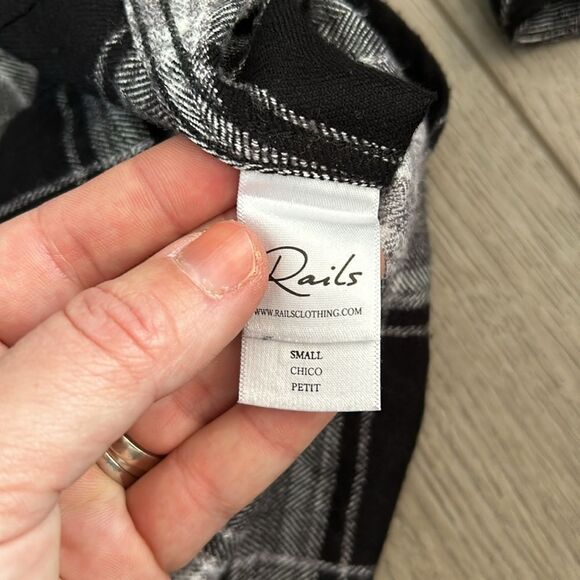 RAILS BLACK AND WHITE CHECKERED PLAID SUPER SOFT BUTTON DOWN SHIRT SIZE SMALL - Picture 5 of 7